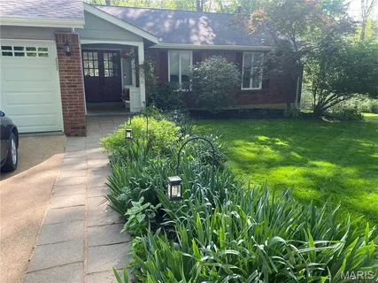 $389,900 | 812 Paquerette Court, Manchester, MO 63021