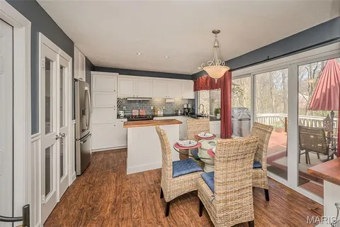 $389,900 | 812 Paquerette Court, Manchester, MO 63021