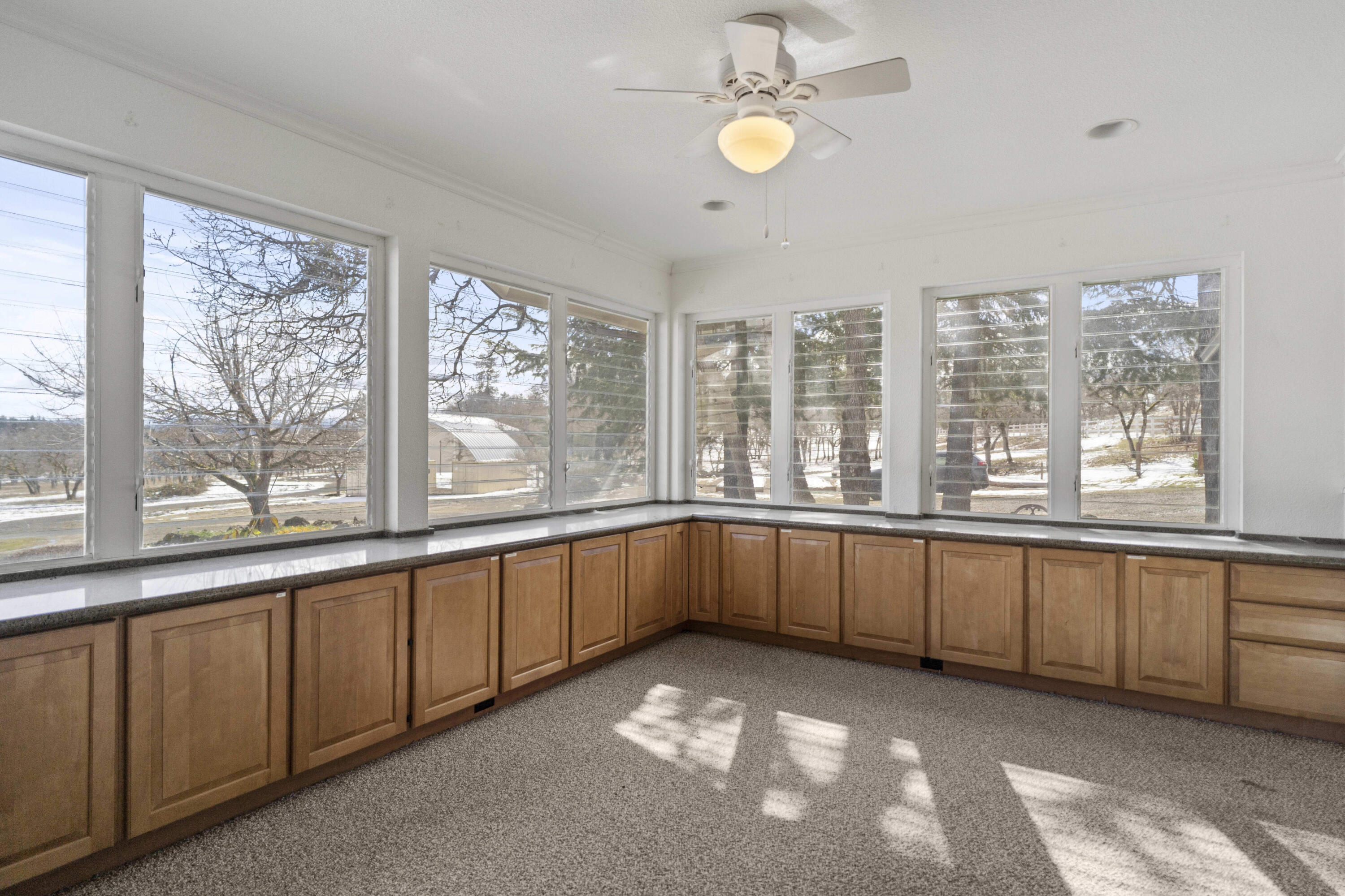 4264 Beagle Road White City, OR 97503 - Photo 9 of 41 Image 09