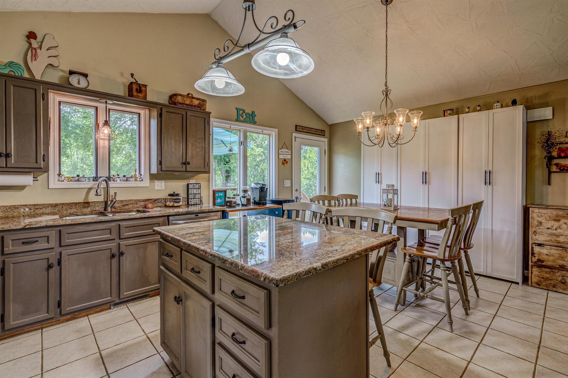 3480 Saunders Road Vinton, VA 24179 - Photo 12 of 40 10-Saunders Rd 006