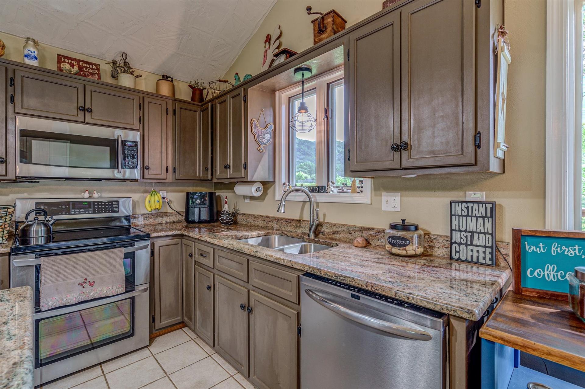 3480 Saunders Road Vinton, VA 24179 - Photo 14 of 40 12-Saunders Rd 008
