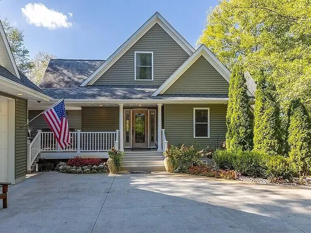 $849,900 | 3518 East Long Lake Road, Harrison, MI 48625