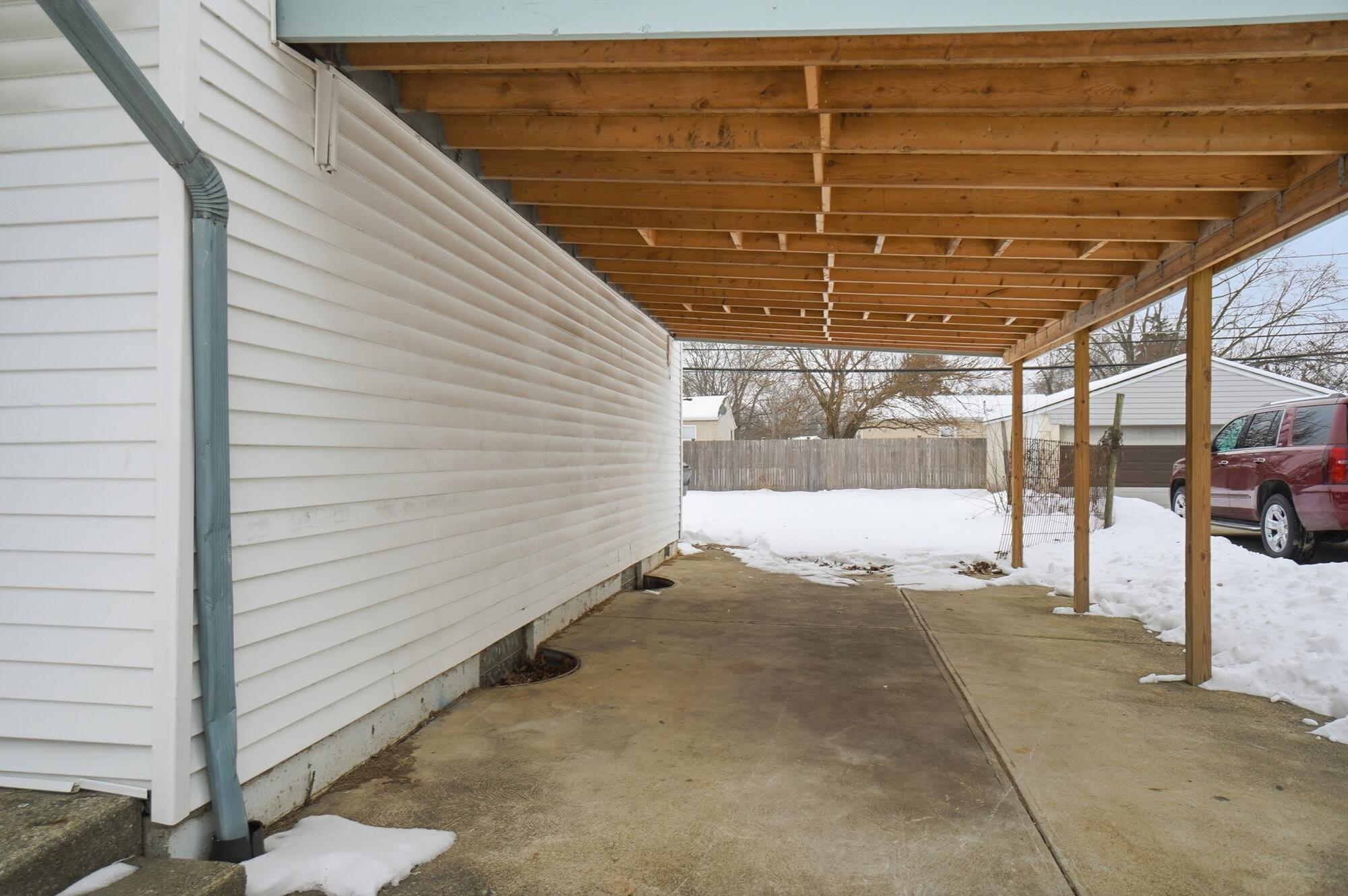 3824 Wade Road Columbus, OH 43232 - Photo 35 of 42 Car Port