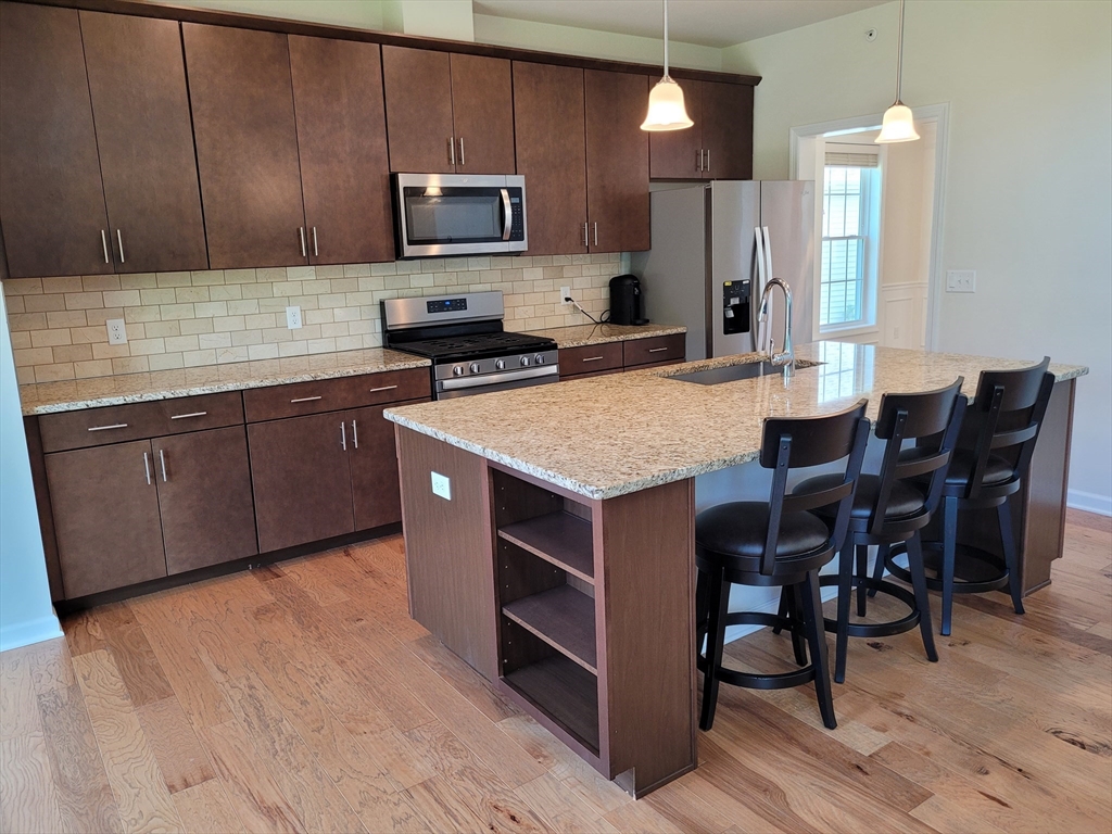 13 Walnut Way, Unit 13 Hopkinton, MA 01748 - Photo 3 of 32