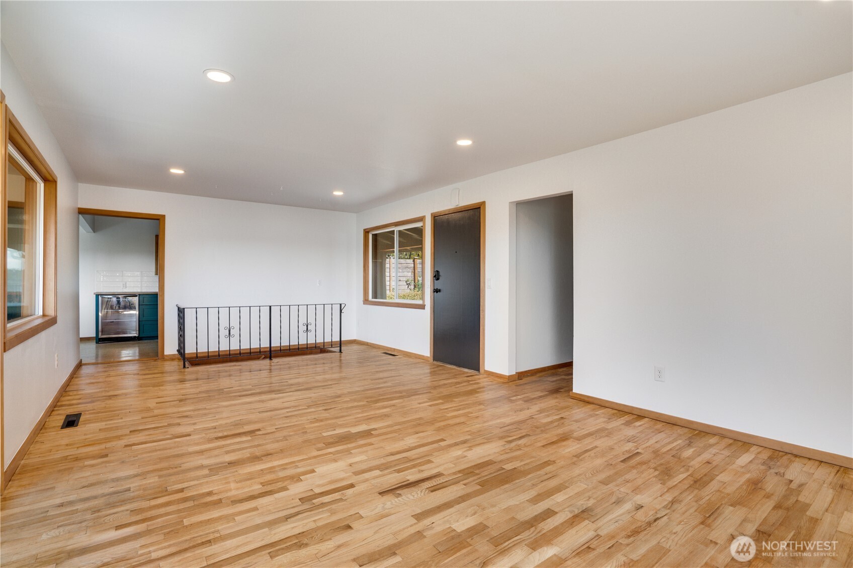 1127 Perry Avenue Bremerton, WA 98310 - Photo 6 of 38 Gallery Image 6