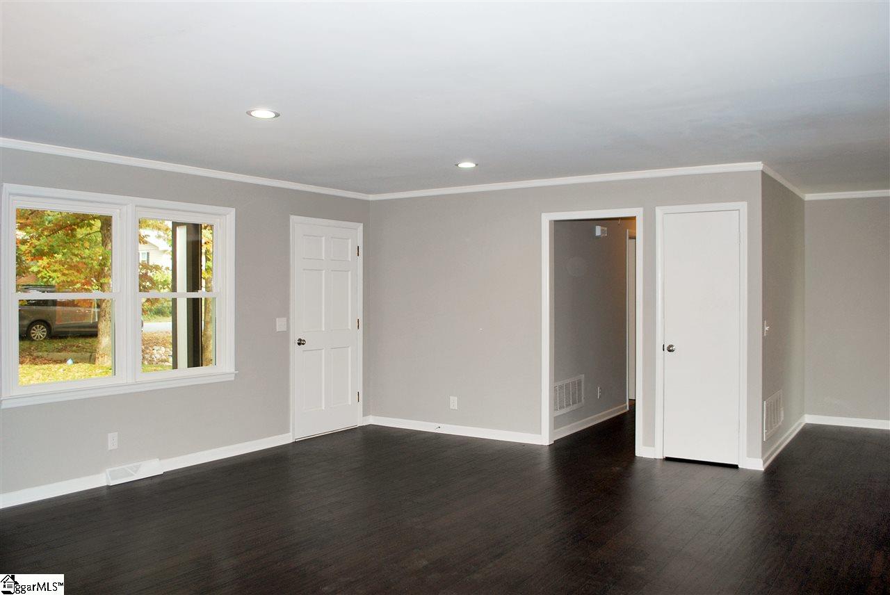 305 Timberlane Road Greer, SC 29651 - Photo 12 of 19 Gallery Image 12
