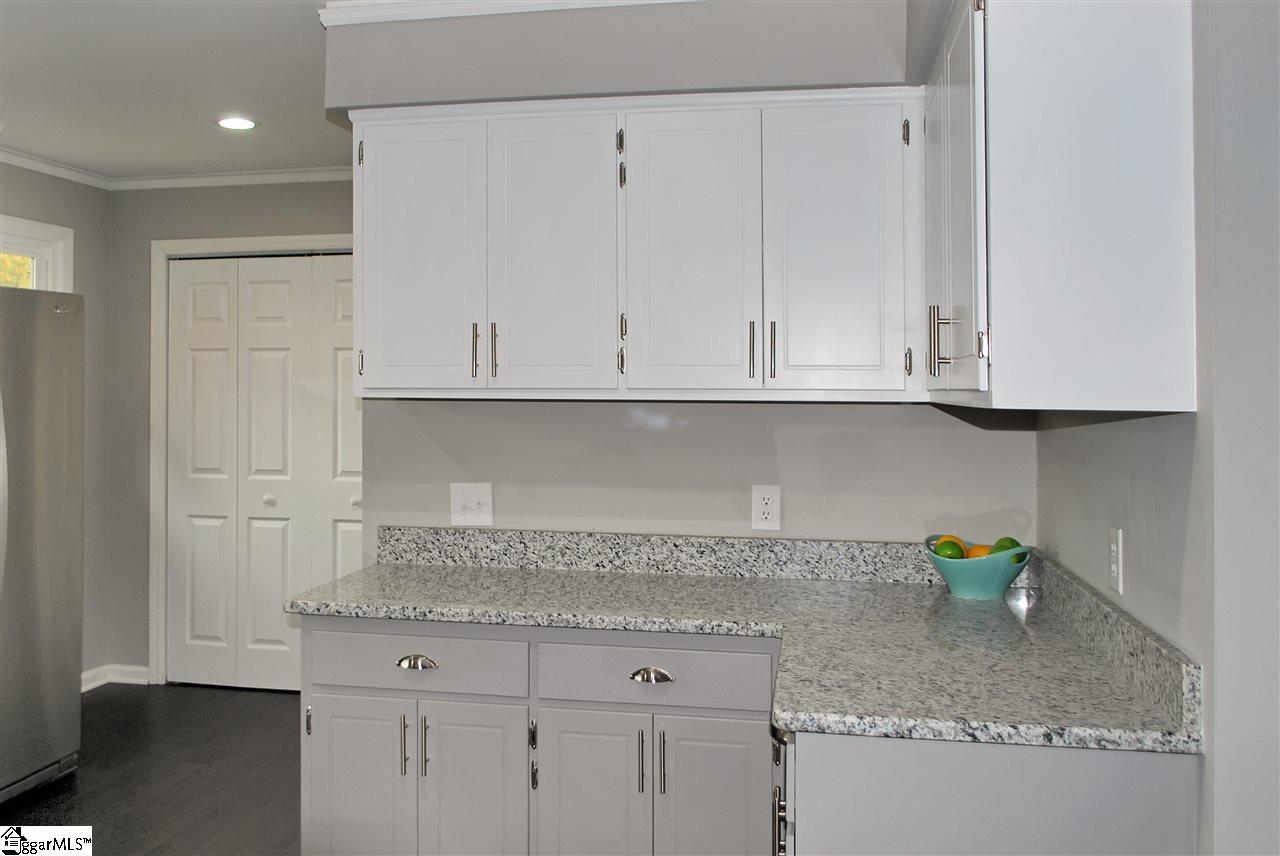 305 Timberlane Road Greer, SC 29651 - Photo 3 of 19 Gallery Image 3