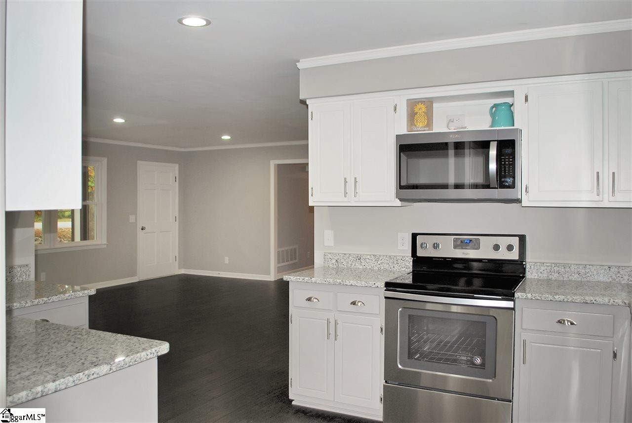 305 Timberlane Road Greer, SC 29651 - Photo 4 of 19 Gallery Image 4