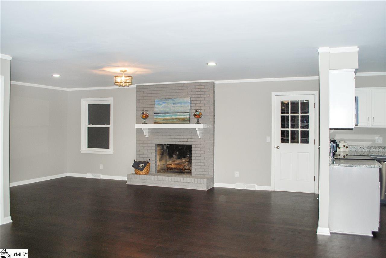 305 Timberlane Road Greer, SC 29651 - Photo 8 of 19 Gallery Image 8