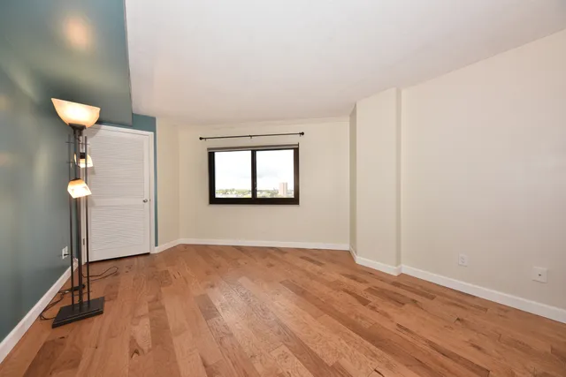 $224,900 | 1633 North Prospect Avenue, Unit 10C, Milwaukee, WI 53202