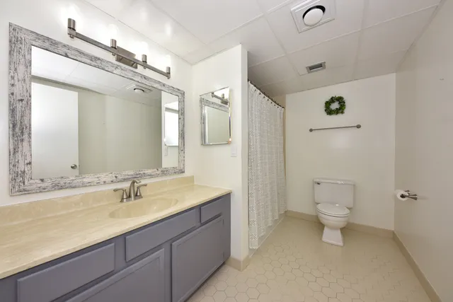 $224,900 | 1633 North Prospect Avenue, Unit 10C, Milwaukee, WI 53202