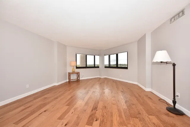 $224,900 | 1633 North Prospect Avenue, Unit 10C, Milwaukee, WI 53202