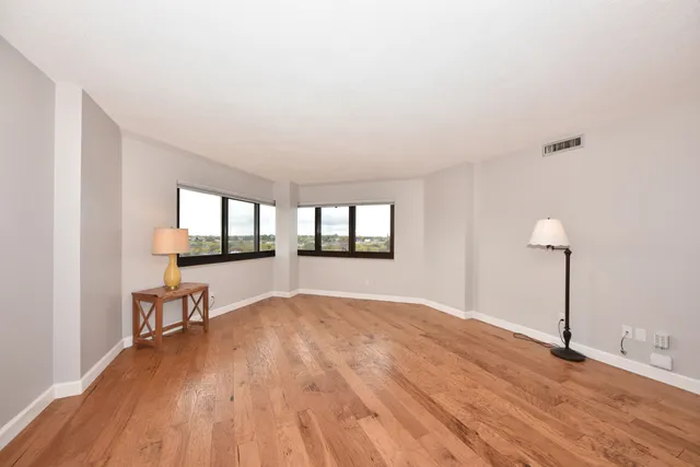 $224,900 | 1633 North Prospect Avenue, Unit 10C, Milwaukee, WI 53202