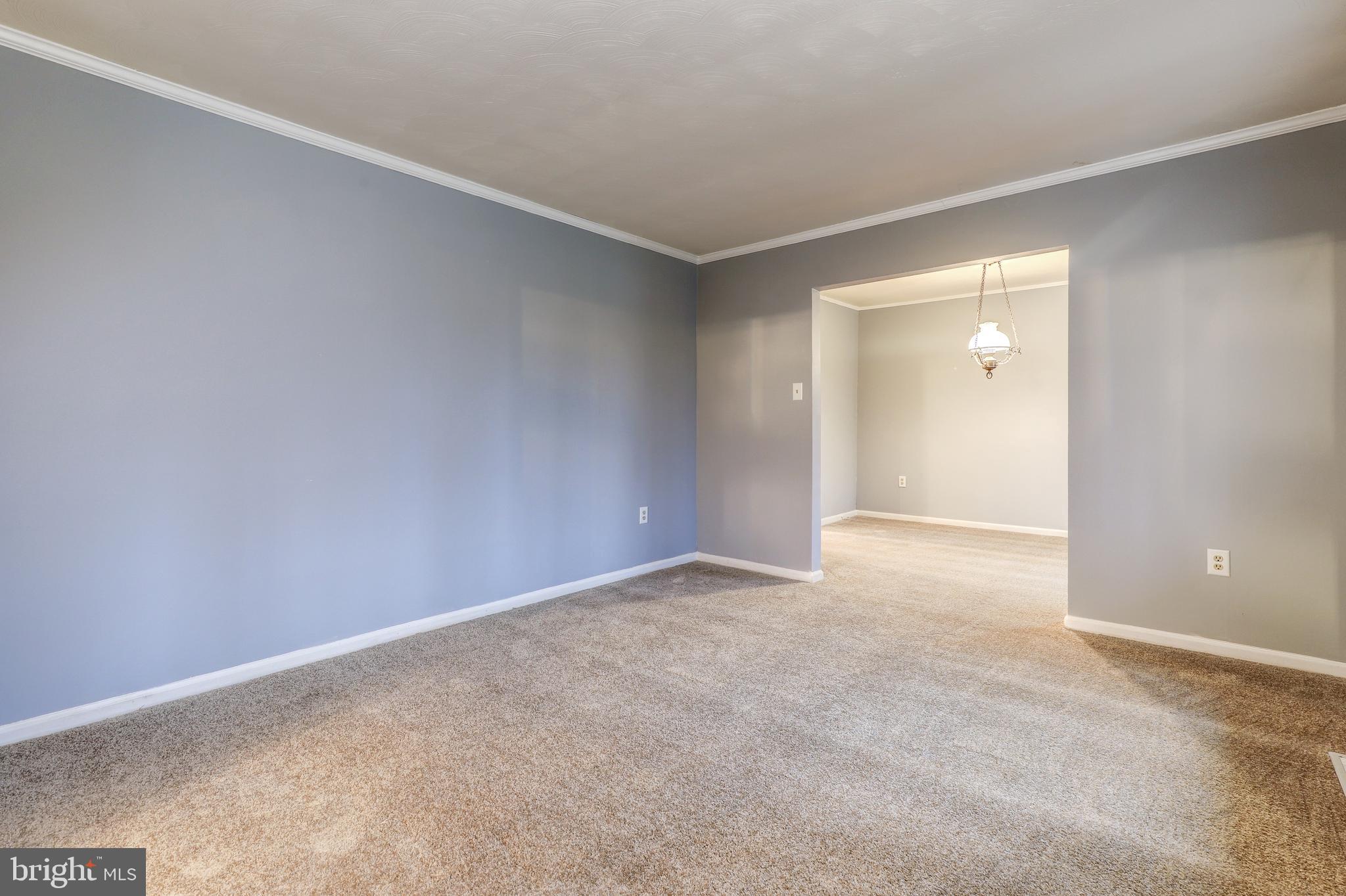 5562 Snow Mountain Road Broad Run, VA 20137 - Photo 11 of 46 Living Room