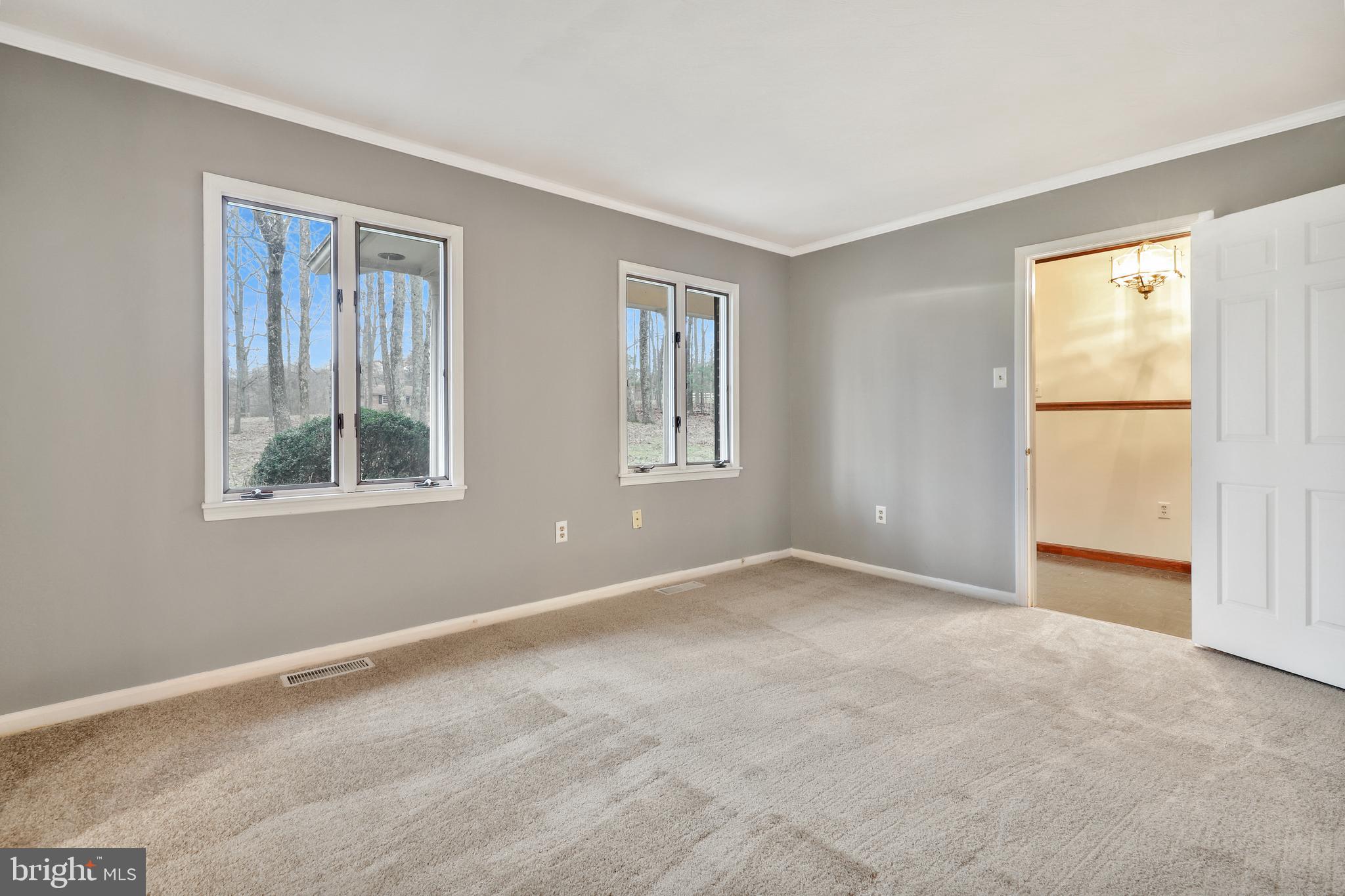 5562 Snow Mountain Road Broad Run, VA 20137 - Photo 8 of 46 LIving Room