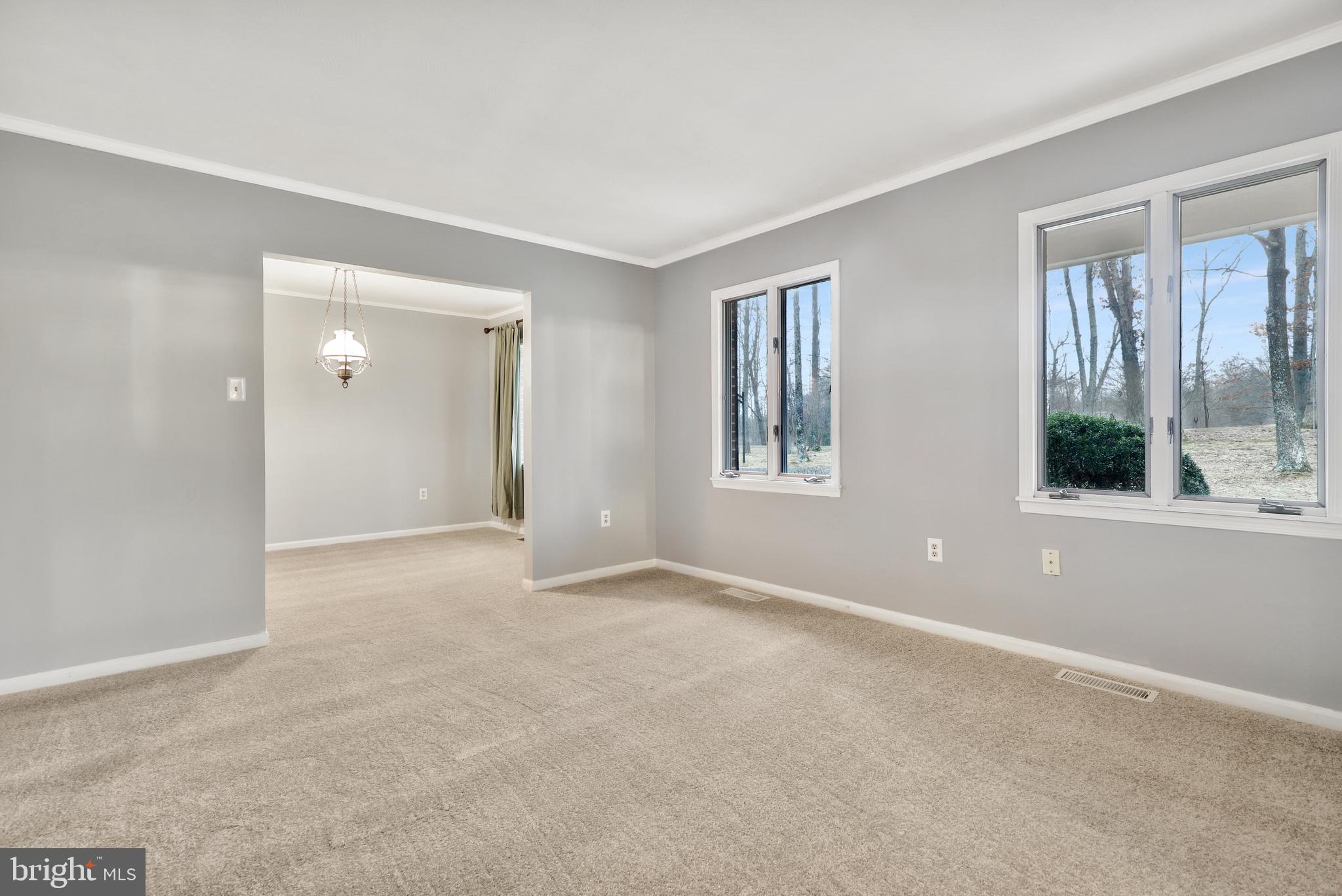 5562 Snow Mountain Road Broad Run, VA 20137 - Photo 9 of 46 Living Room