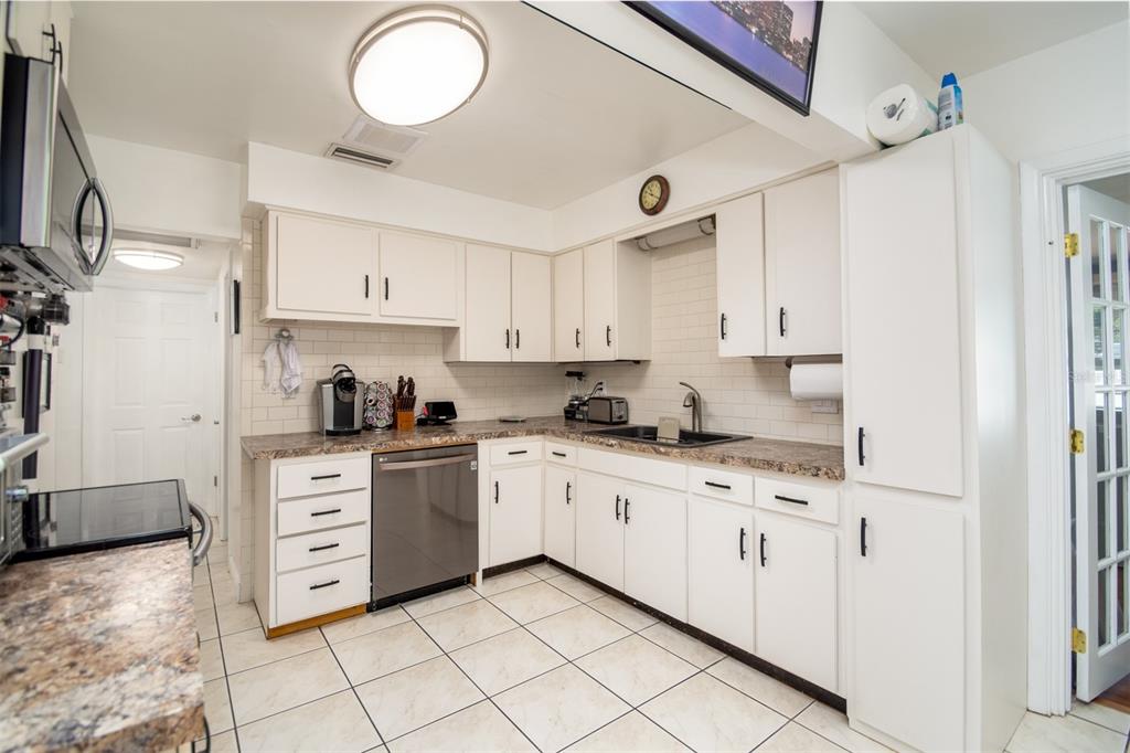 711 22nd Street Southwest Largo, FL 33770 - Photo 19 of 38 Gallery Image 19