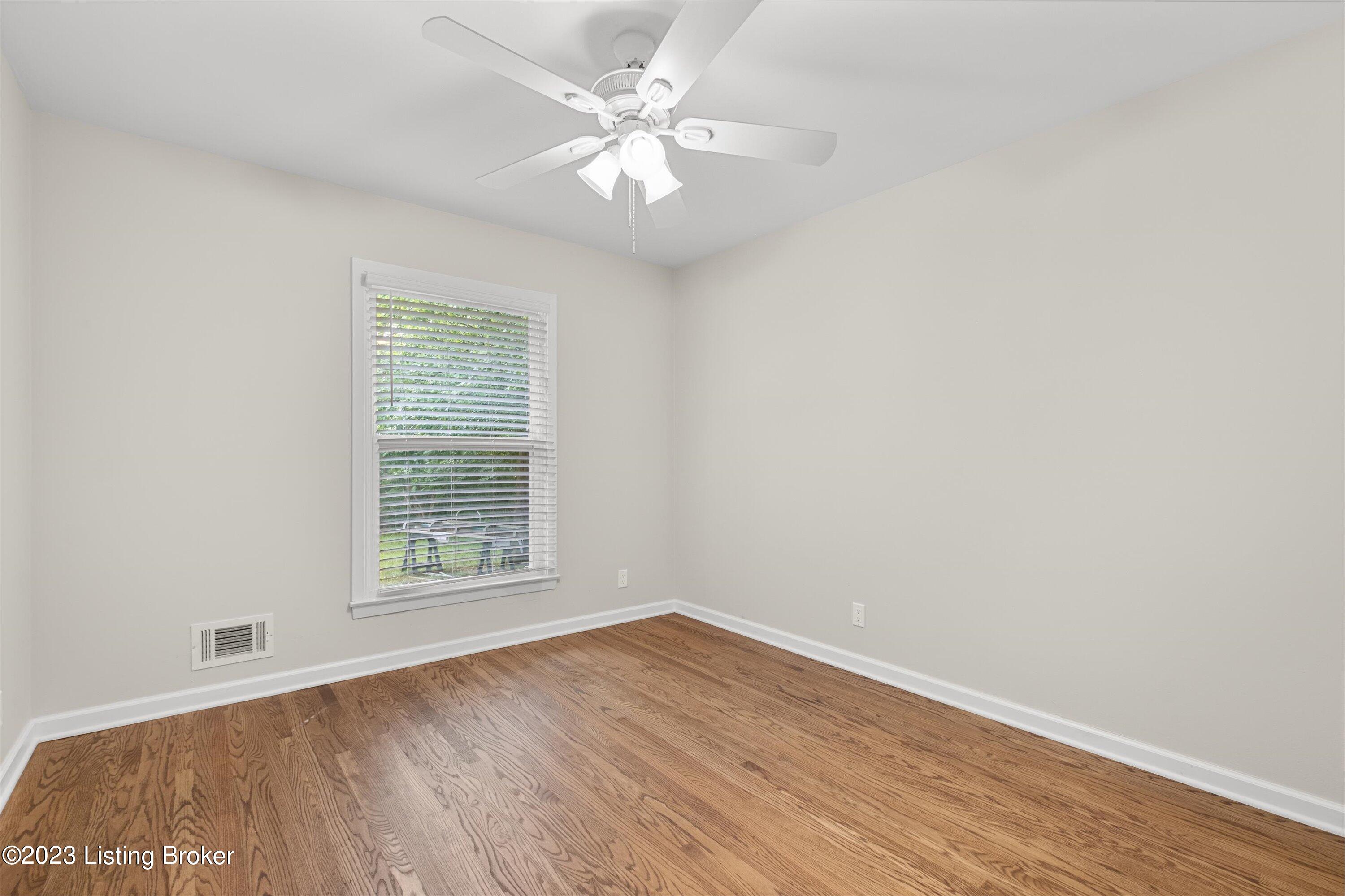 304 Fox Run Road Louisville, KY 40207 - Photo 14 of 24 14-304FoxRun-042