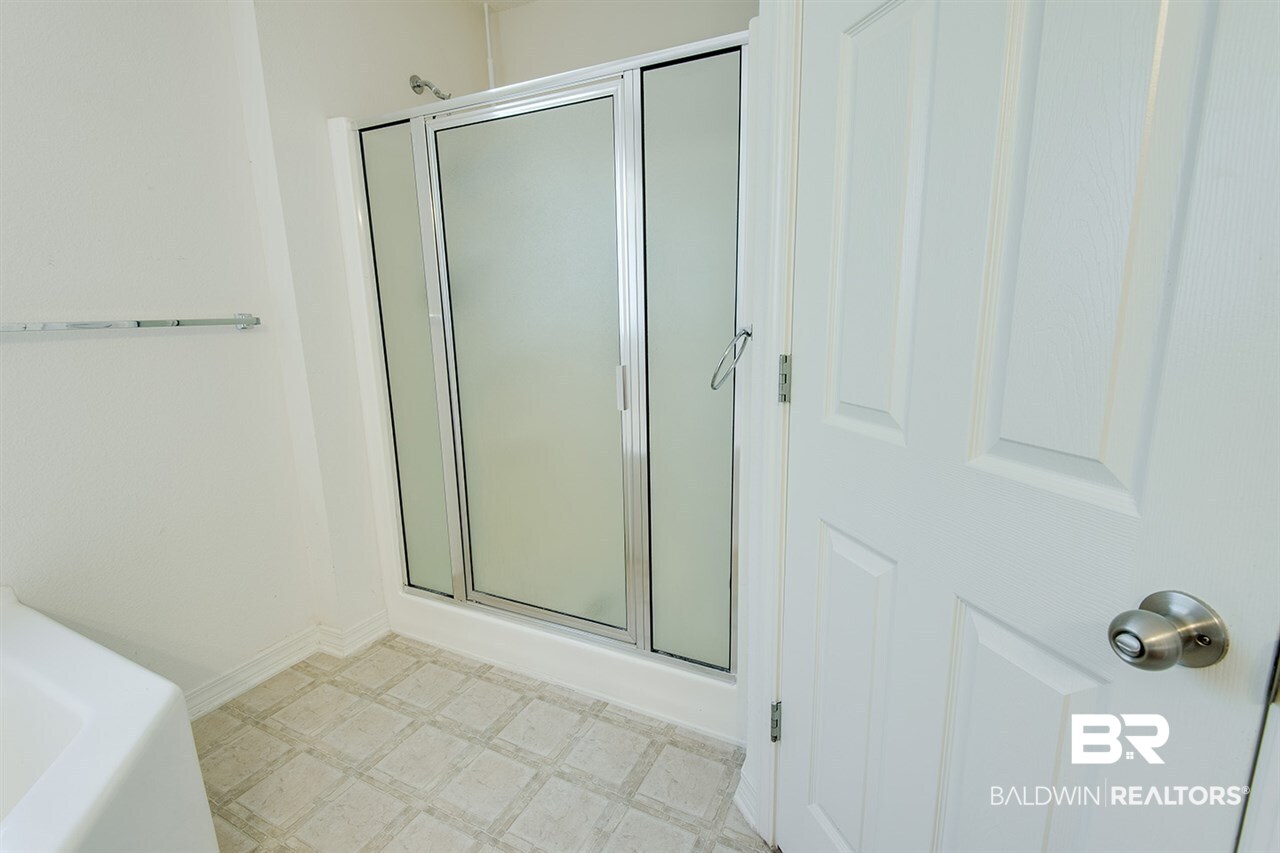 9673 Hollowbrook Avenue Fairhope, AL 36532 - Photo 25 of 31 Master Shower