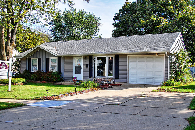 19 South Oltendorf Road Streamwood, IL 60107 - Photo 1 of 15