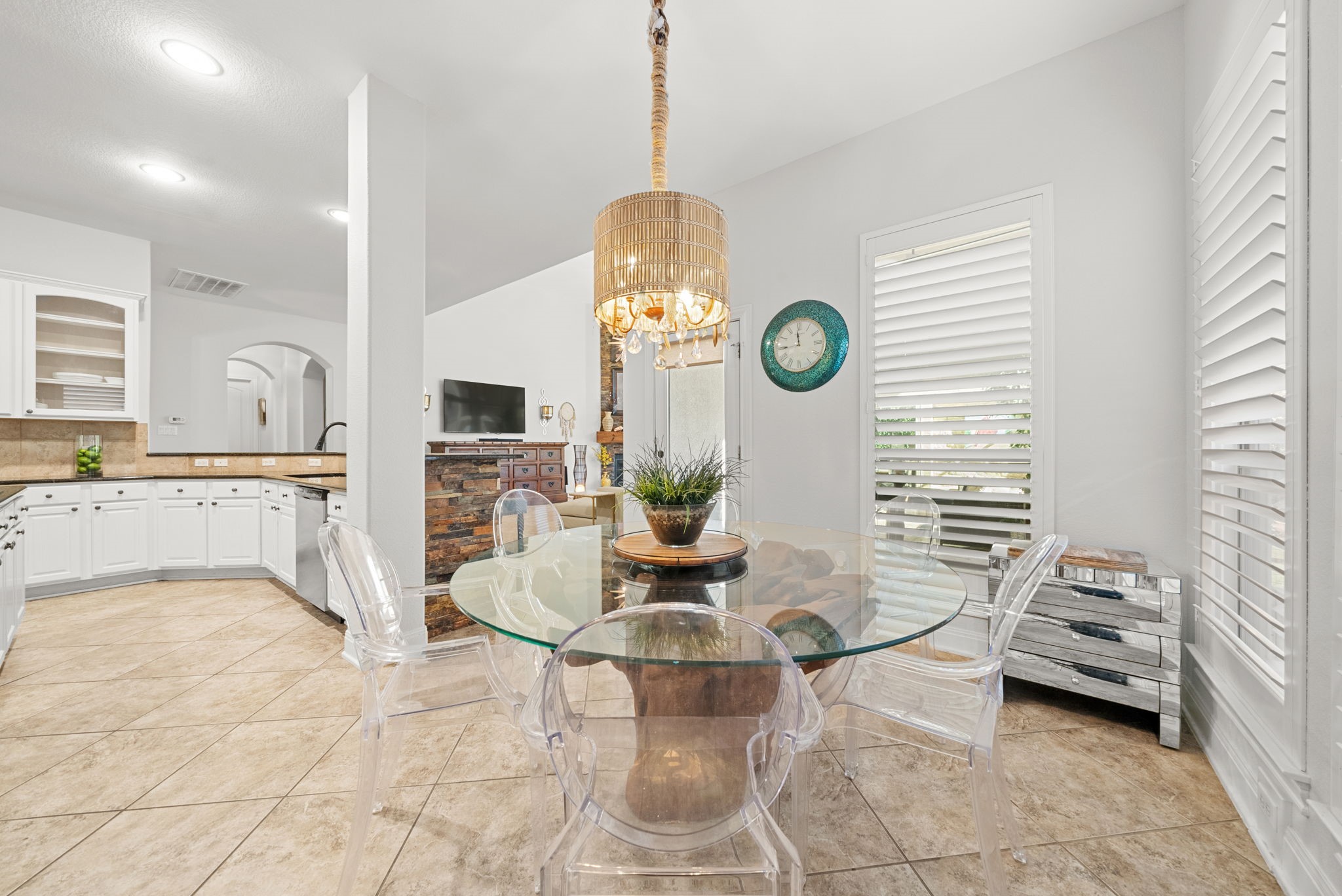 122 Sebastians Run Austin, TX 78738 - Photo 14 of 39 Breakfast area open to kitchen