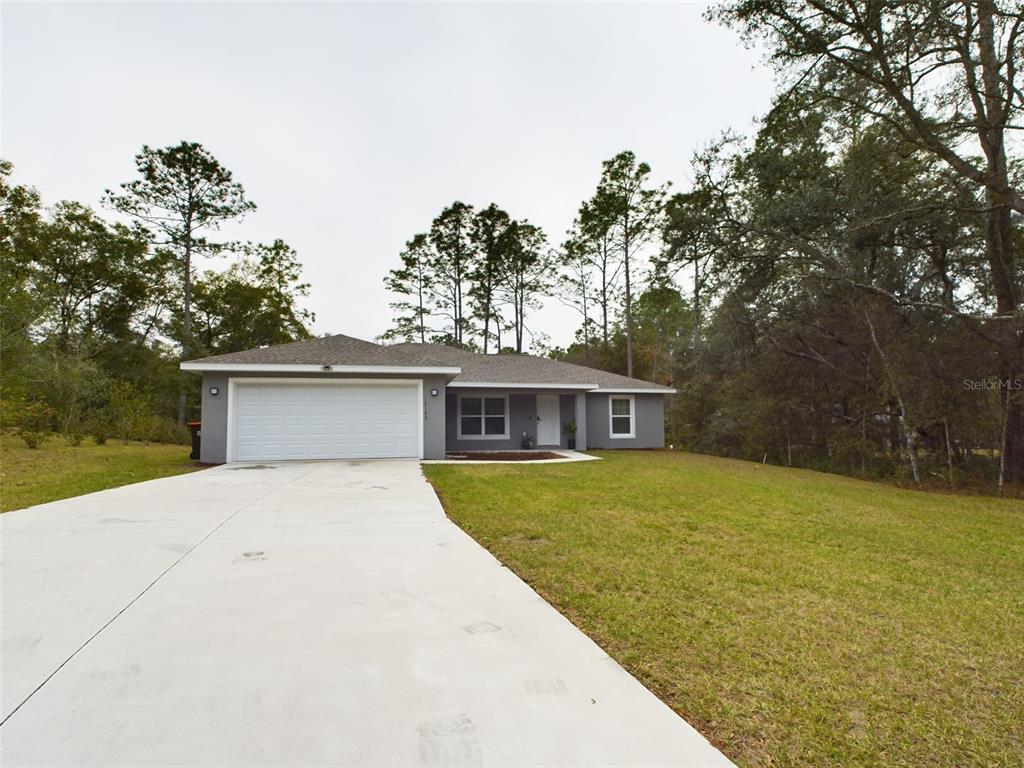 10102 Southwest 188th Circle Dunnellon, FL 34432 - Photo 1 of 17 a front view of house with yard and trees