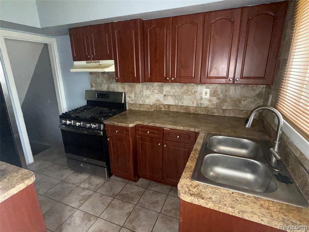 6306 Schaefer Road Dearborn, MI 48126 - Photo 10 of 17