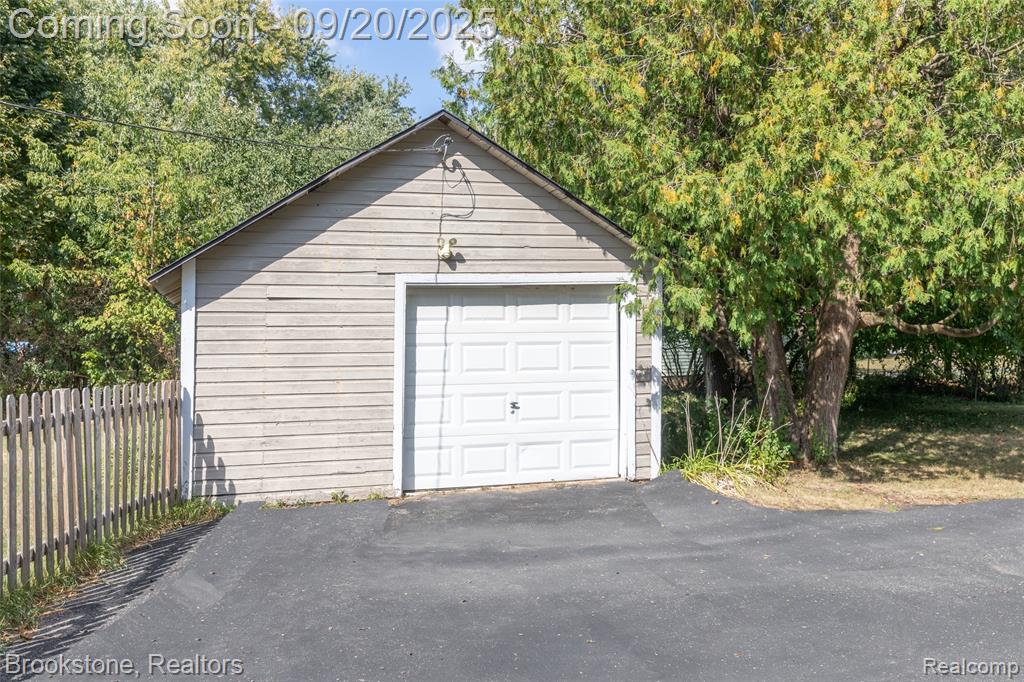 810 Beardon Road Lake Orion, MI 48362 - Photo 6 of 31
