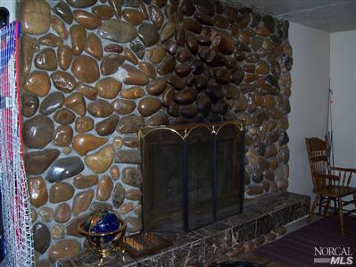 850 Windsor River Road Windsor, CA 95492 - Photo 4 of 8 Gallery Image 4
