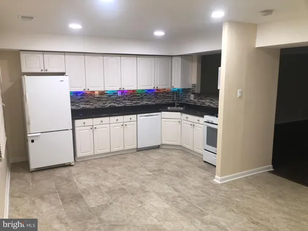 $2,000 | 13013 Townsend Road, Unit A3, Philadelphia, PA 19154