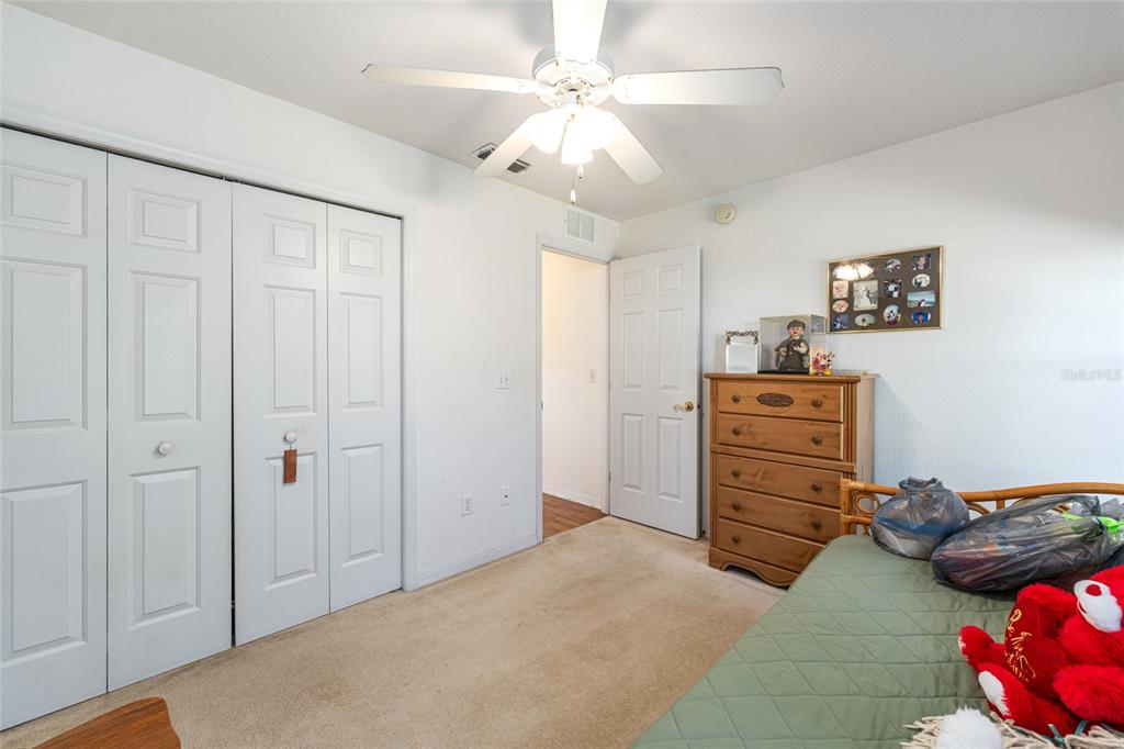 10090 Southwest 78th Court Ocala, FL 34476 - Photo 37 of 52 a livingroom with furniture and a chandelier fan