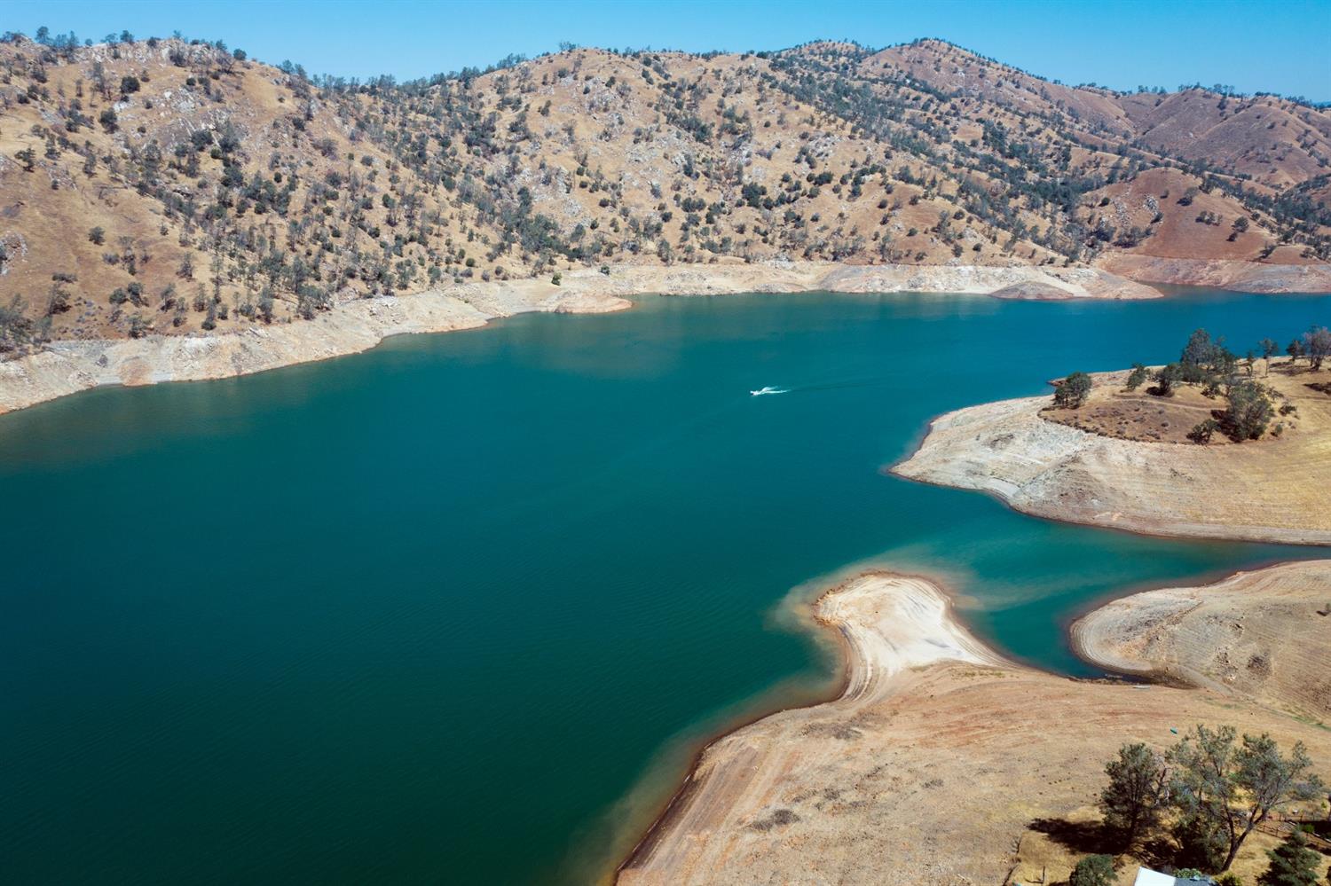 28486 Perkins Road Friant, CA 93626 - Photo 5 of 6 a view of a wooden floor and a sink