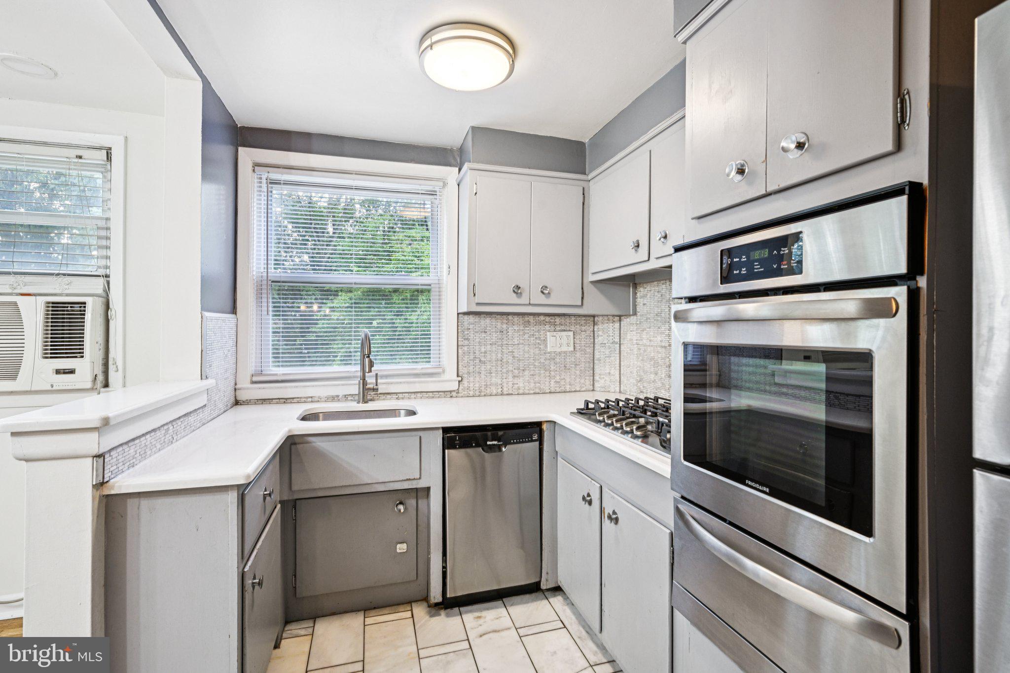 4072 West Ford Road Philadelphia, PA 19131 - Photo 8 of 19
