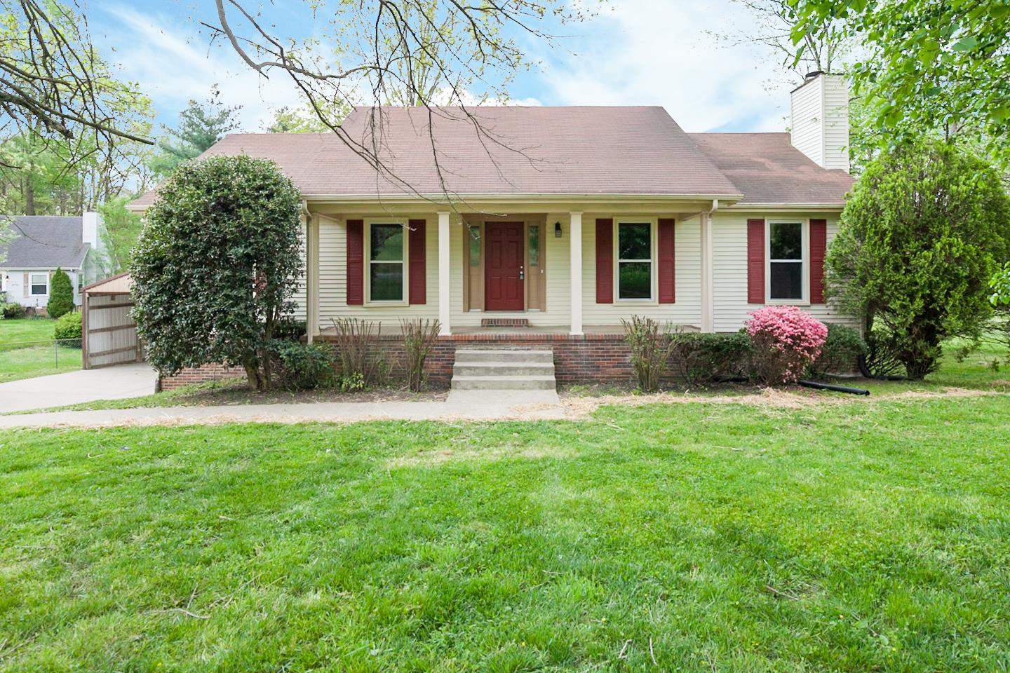 794 Spring Circle Springfield, TN 37172 - Photo 1 of 16 a front view of a house with garden