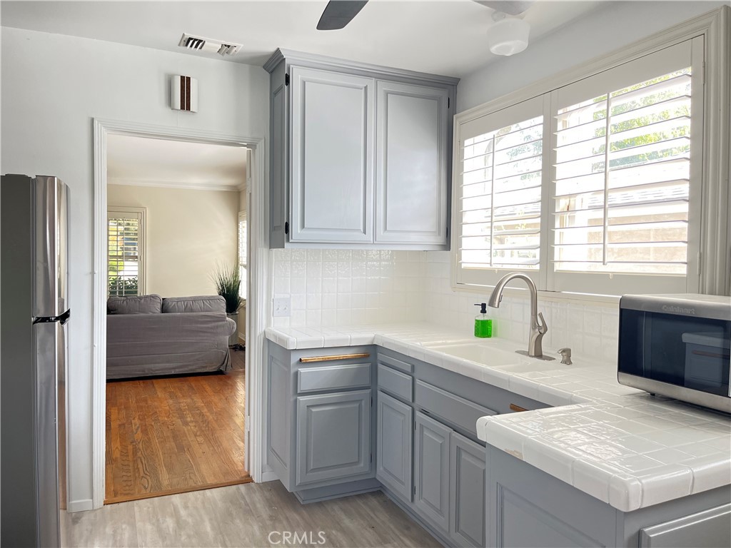2440 Queensberry Road Pasadena, CA 91104 - Photo 13 of 41 Gallery Image 13