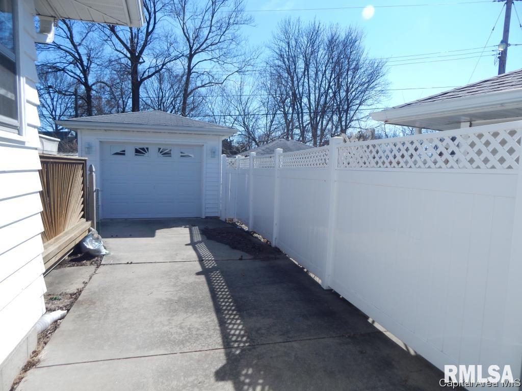 3642 Lancaster Road Springfield, IL 62703 - Photo 4 of 17