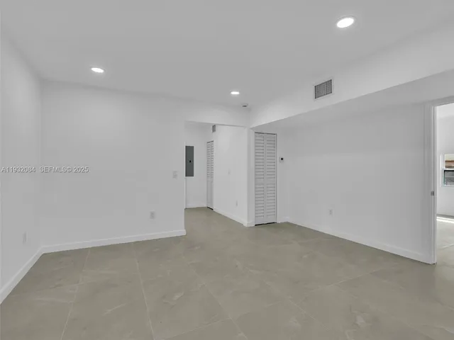 $4,000 | 107 Central Avenue, Delray Beach, FL 33483