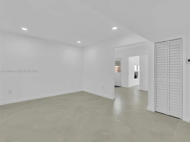 $4,000 | 107 Central Avenue, Delray Beach, FL 33483