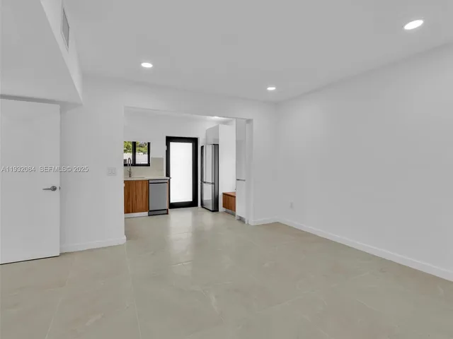 $4,000 | 107 Central Avenue, Delray Beach, FL 33483