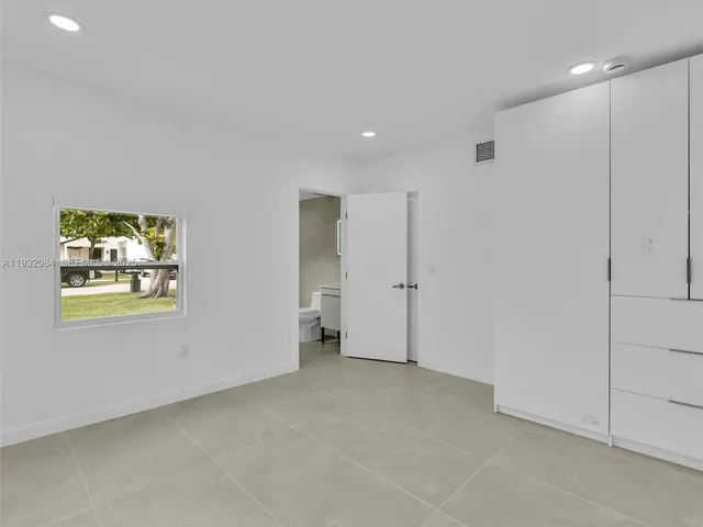 $4,000 | 107 Central Avenue, Delray Beach, FL 33483