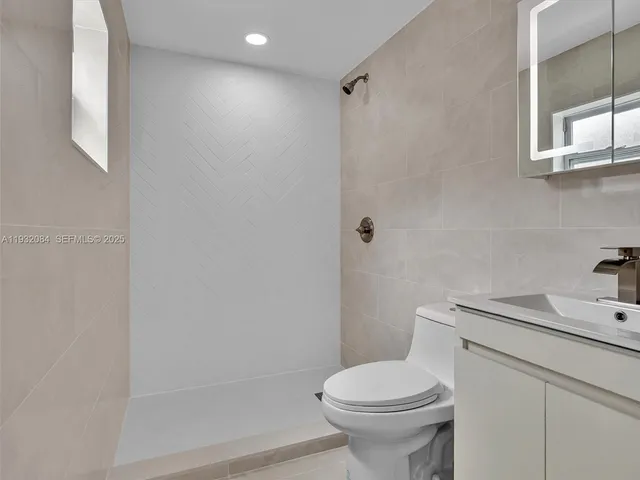 $4,000 | 107 Central Avenue, Delray Beach, FL 33483