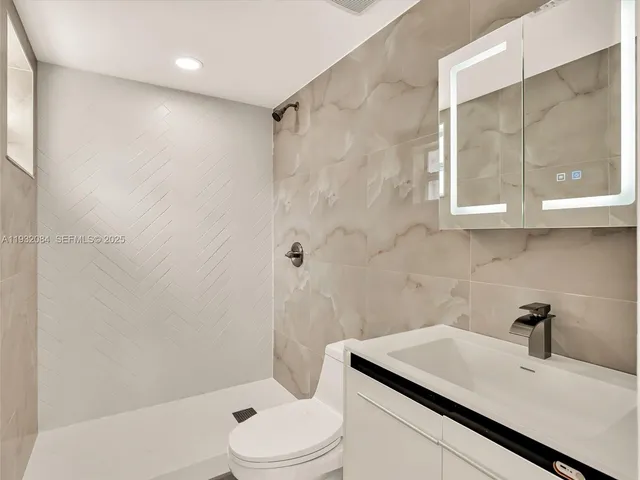 $4,000 | 107 Central Avenue, Delray Beach, FL 33483