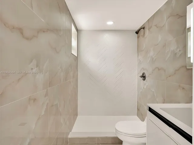 $4,000 | 107 Central Avenue, Delray Beach, FL 33483