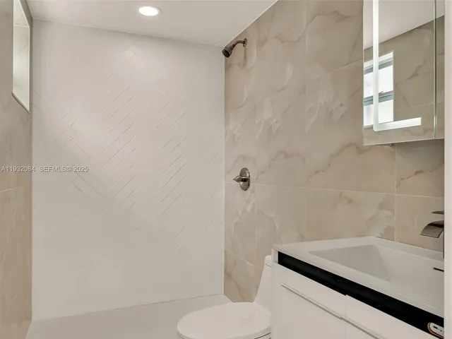 $4,000 | 107 Central Avenue, Delray Beach, FL 33483