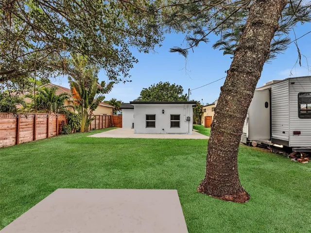 $4,000 | 107 Central Avenue, Delray Beach, FL 33483