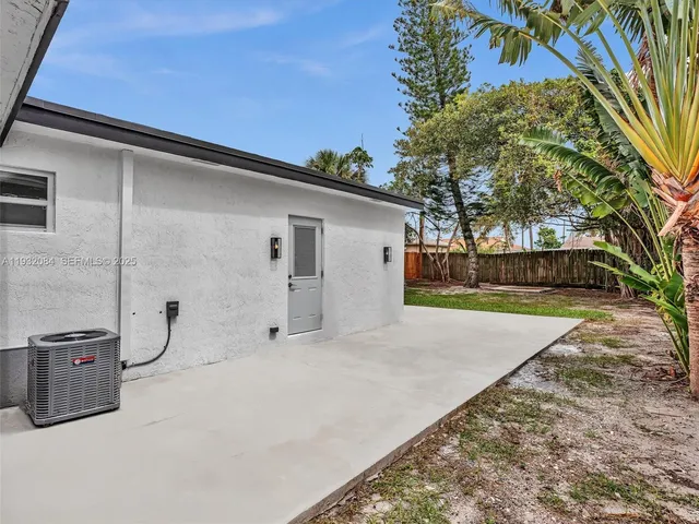 $4,000 | 107 Central Avenue, Delray Beach, FL 33483