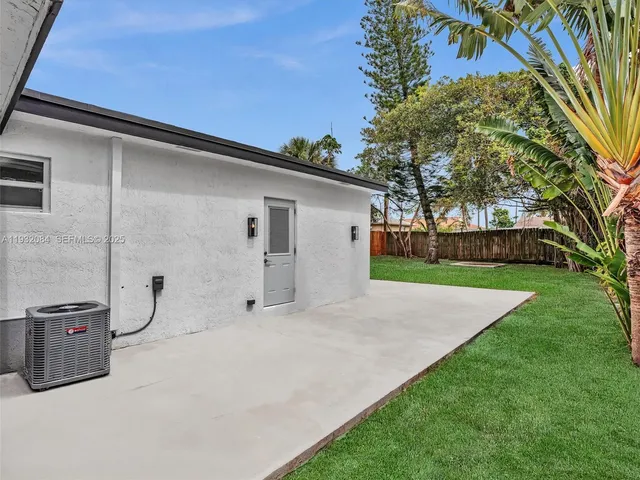 $4,000 | 107 Central Avenue, Delray Beach, FL 33483