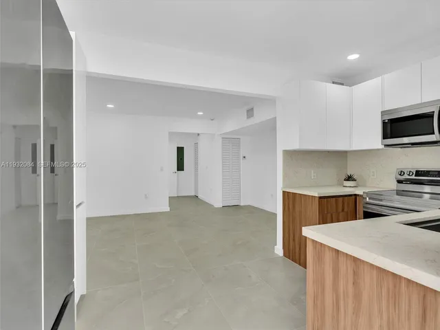 $4,000 | 107 Central Avenue, Delray Beach, FL 33483