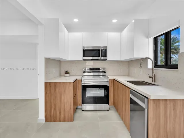 $4,000 | 107 Central Avenue, Delray Beach, FL 33483