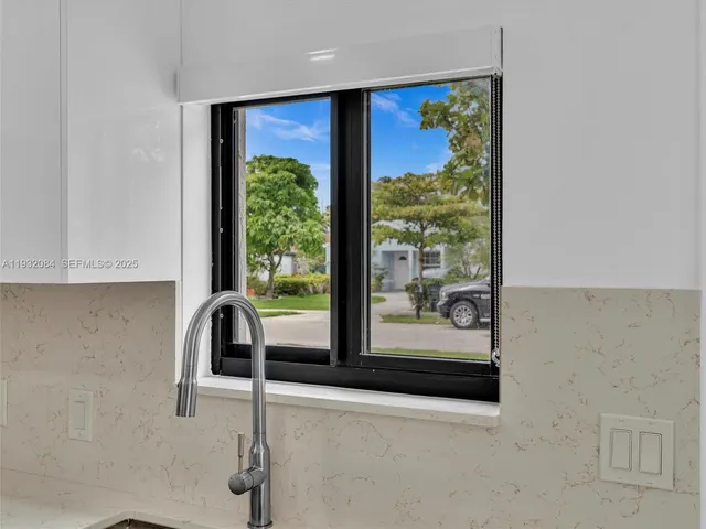 $4,000 | 107 Central Avenue, Delray Beach, FL 33483